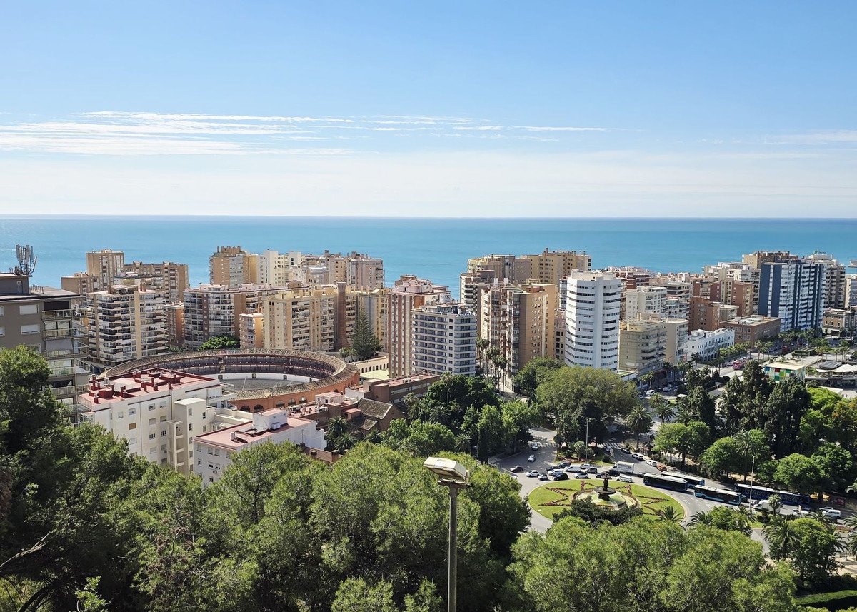 3 Bed Middle Floor Apartment in Málaga Centro
