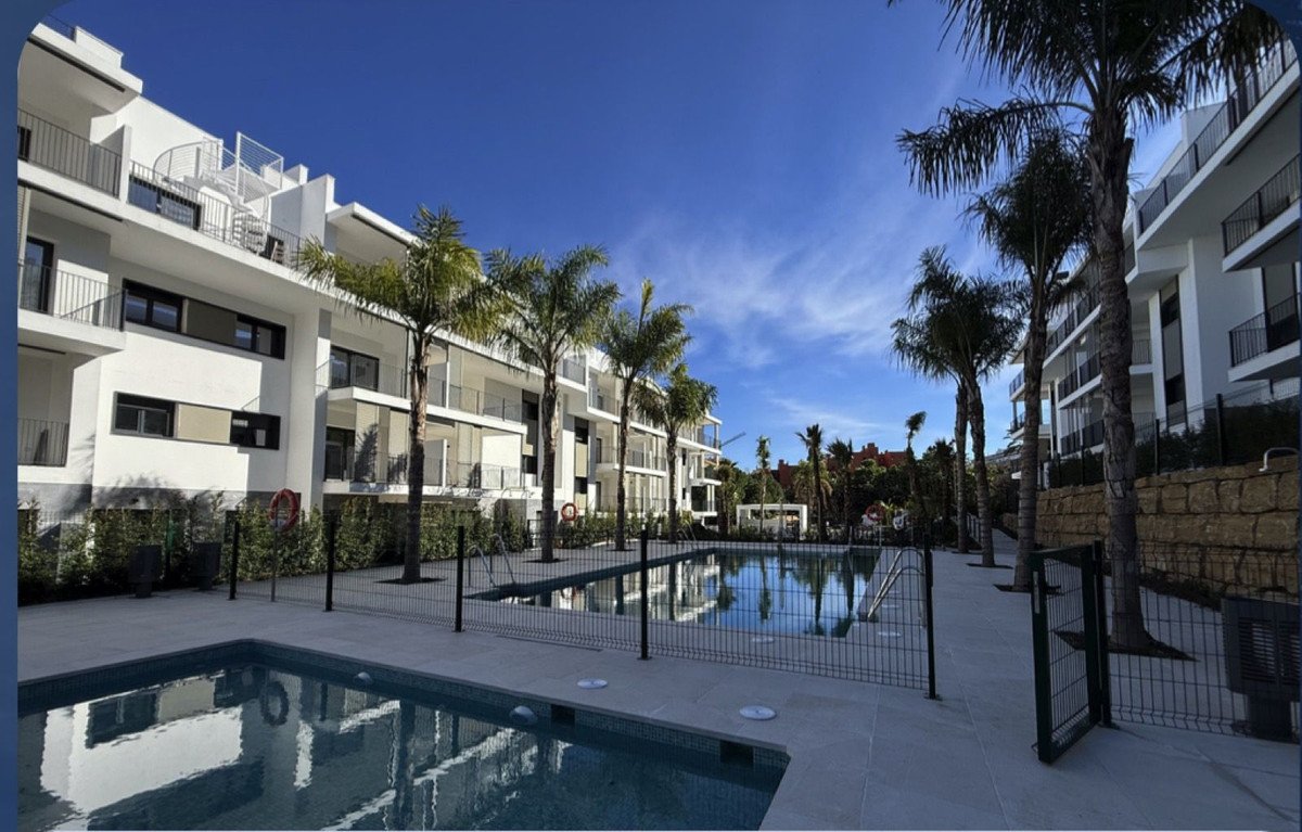 3 Bed Middle Floor Apartment in Estepona