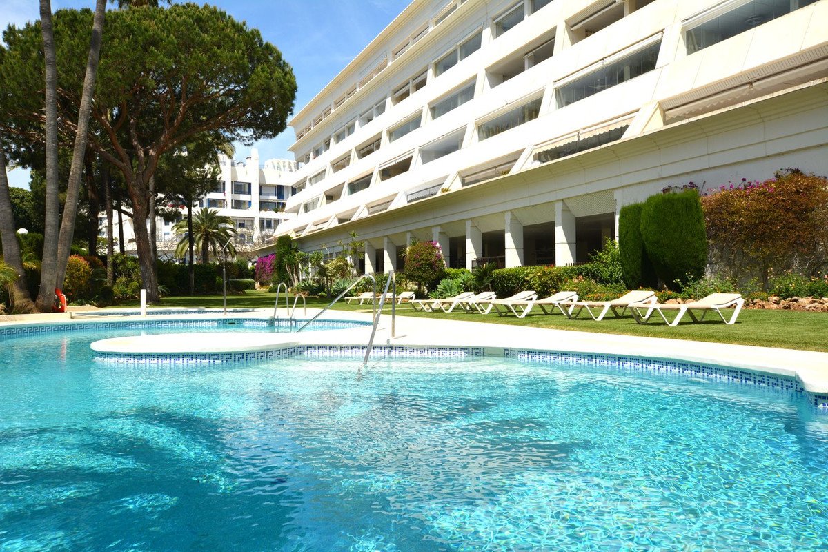 3 Bed Middle Floor Apartment in Marbella