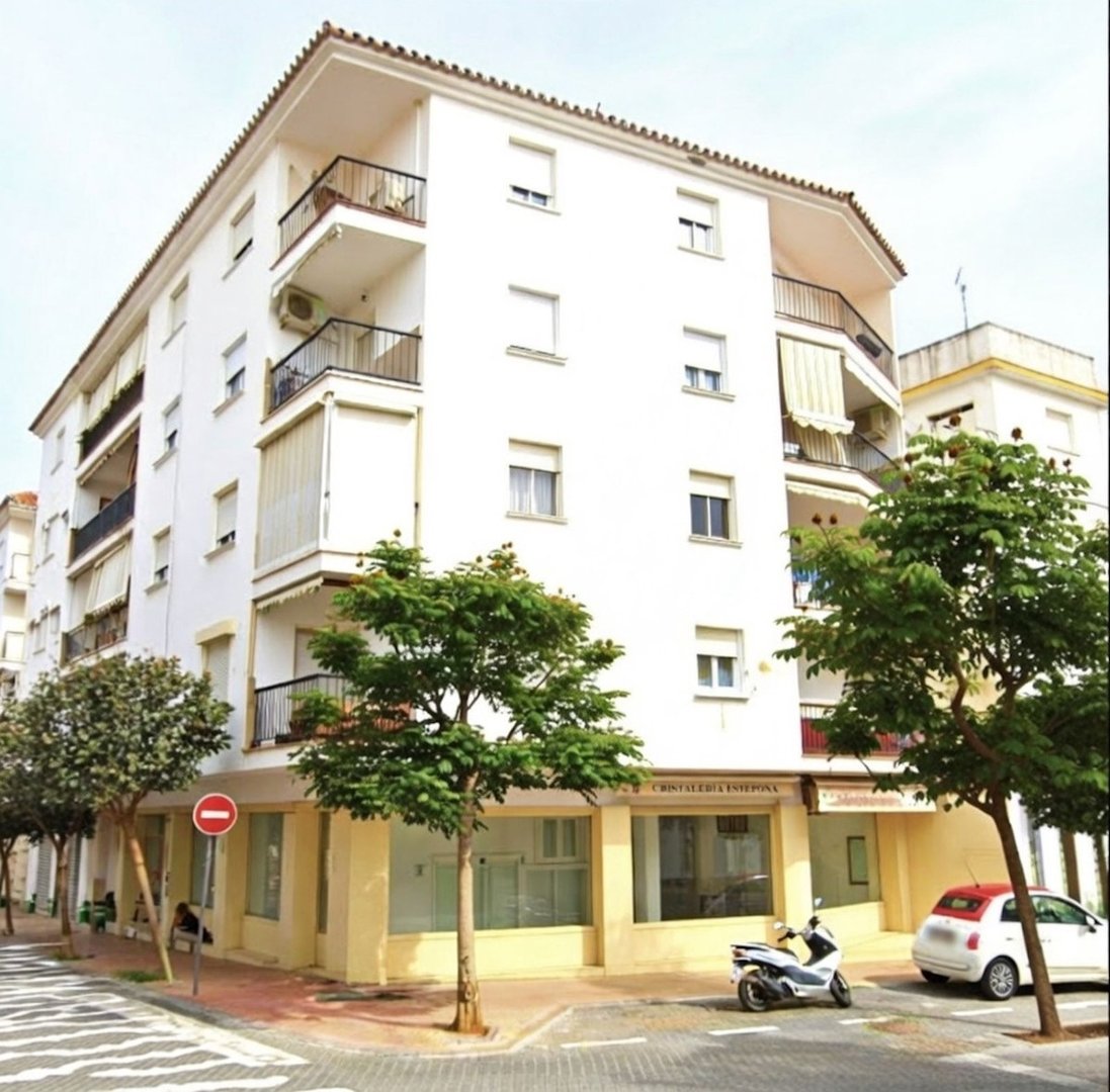 3 Bed Middle Floor Apartment in Estepona