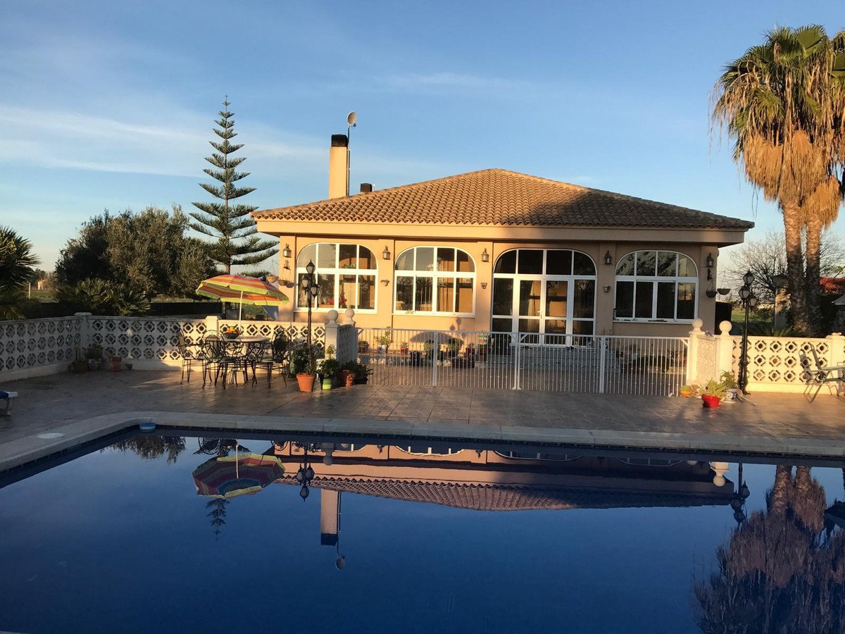 4 Bed Detached Villa in Dolores