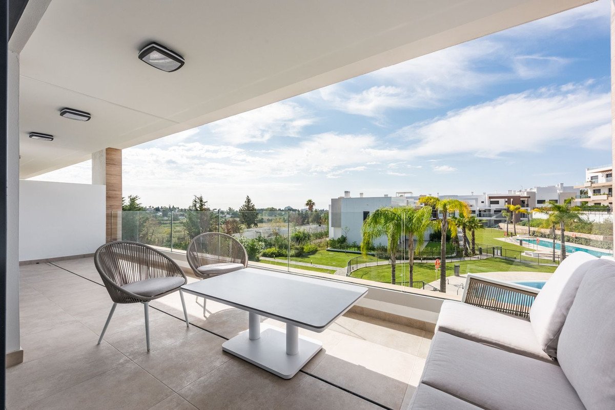 2 Bed Middle Floor Apartment in Estepona