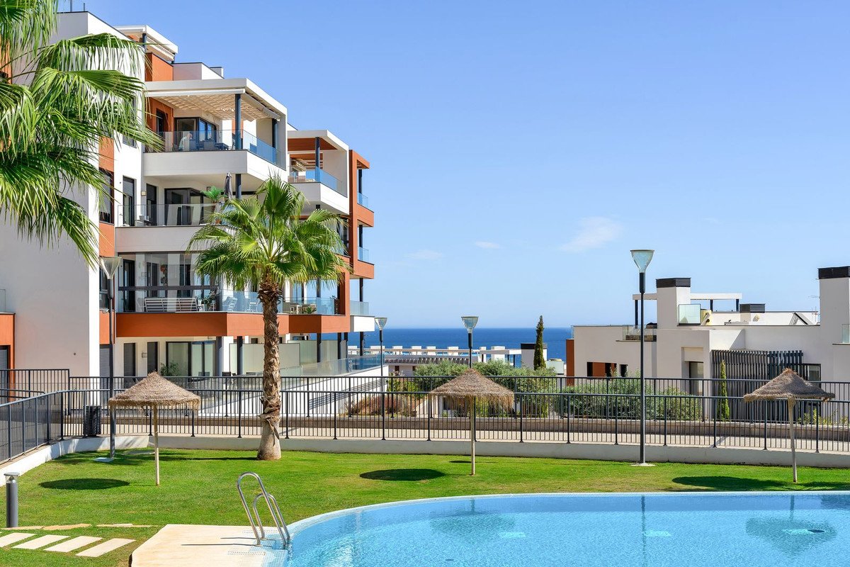 4 Bed Middle Floor Apartment in Fuengirola