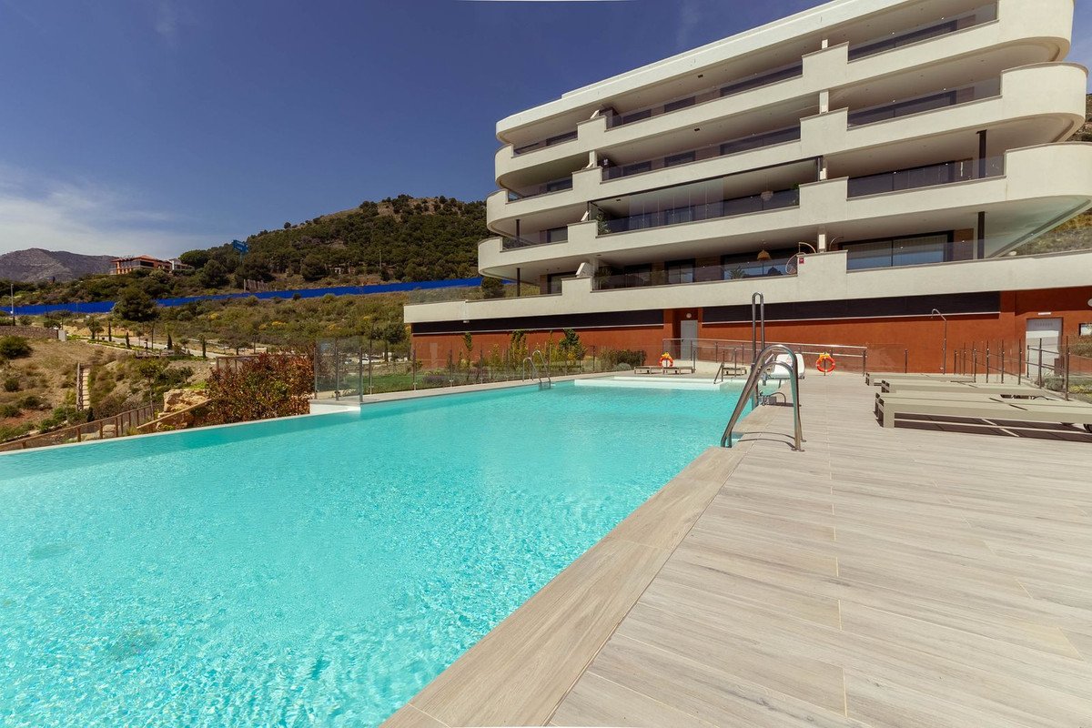 3 Bed Middle Floor Apartment in Fuengirola