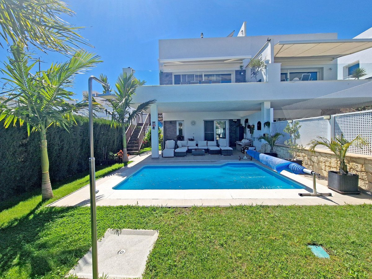 3 Bed Semi-Detached House in Riviera del Sol