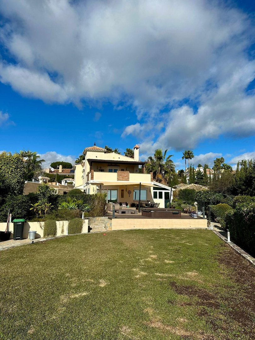6 Bed Detached Villa in Estepona