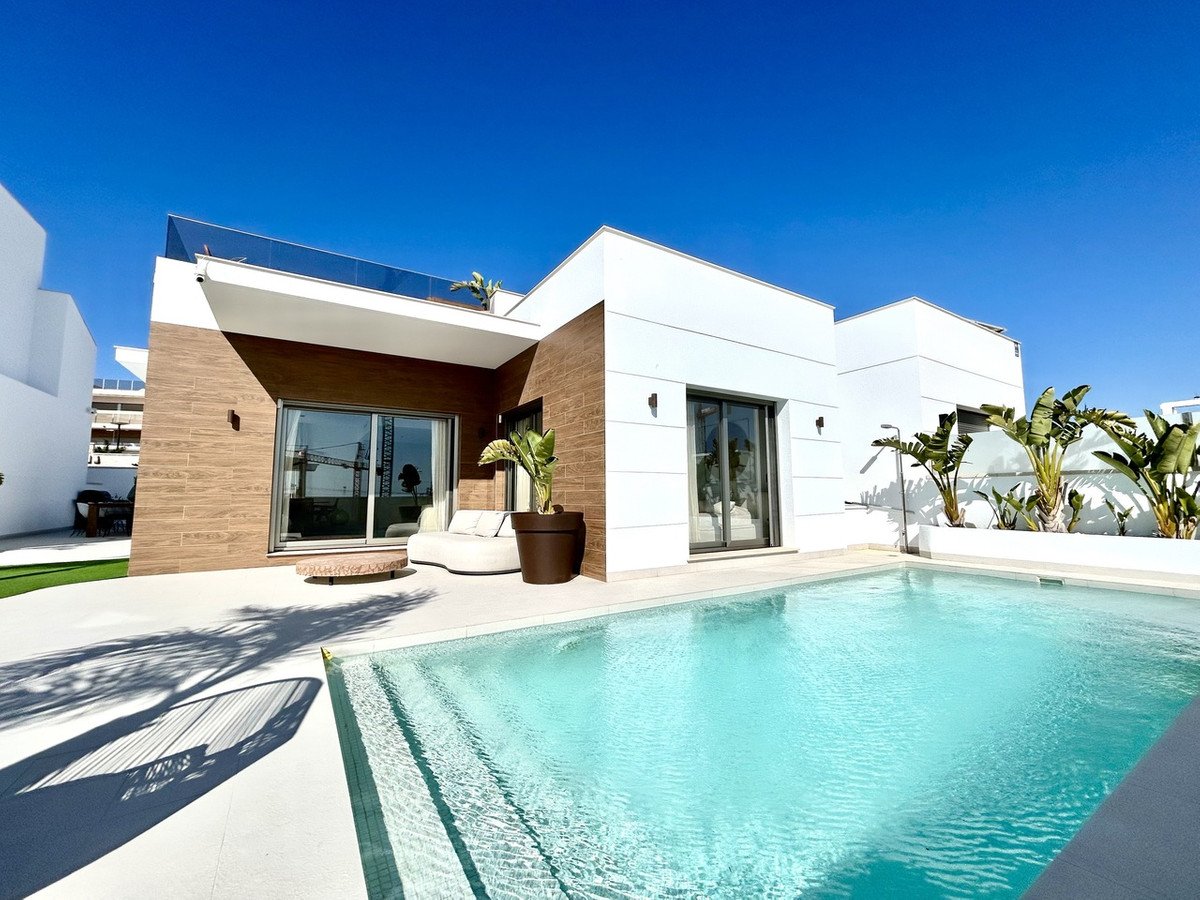 4 Bed Detached Villa in San Miguel de Salinas
