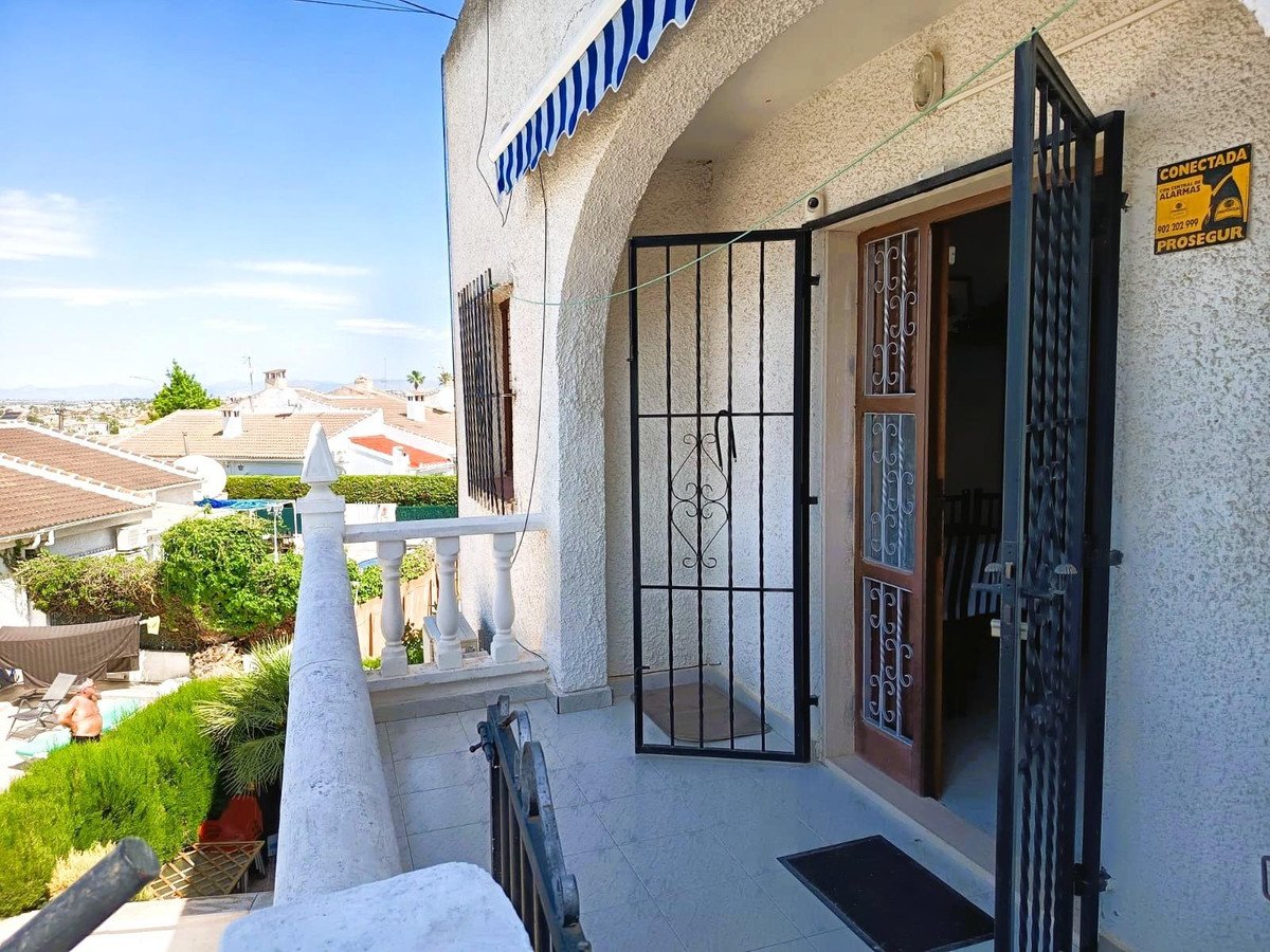 2 Bed Bungalow in La Siesta