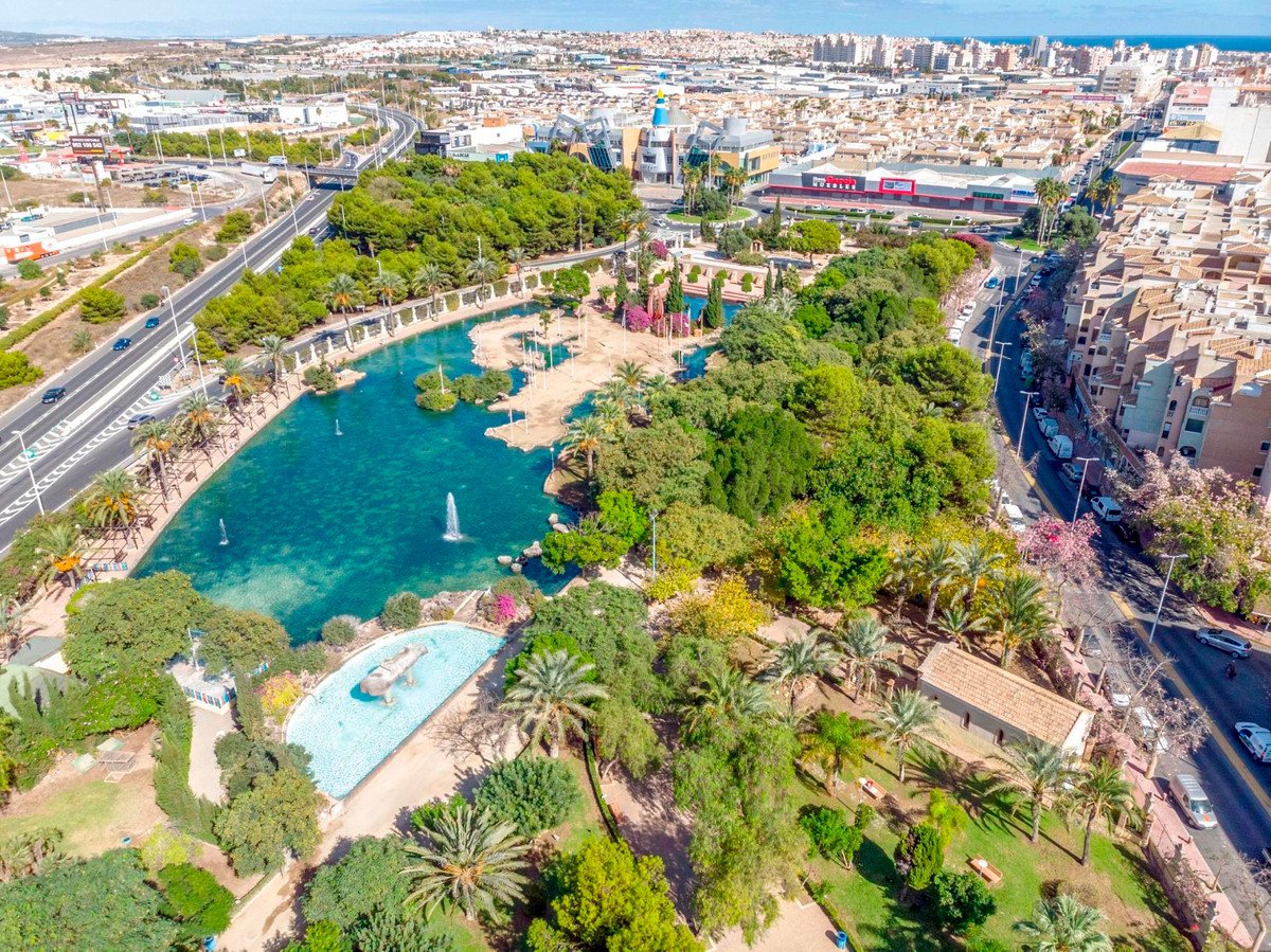 2 Bed Middle Floor Apartment in Torrevieja