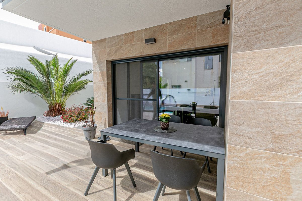 2 Bed Detached Villa in Los Montesinos