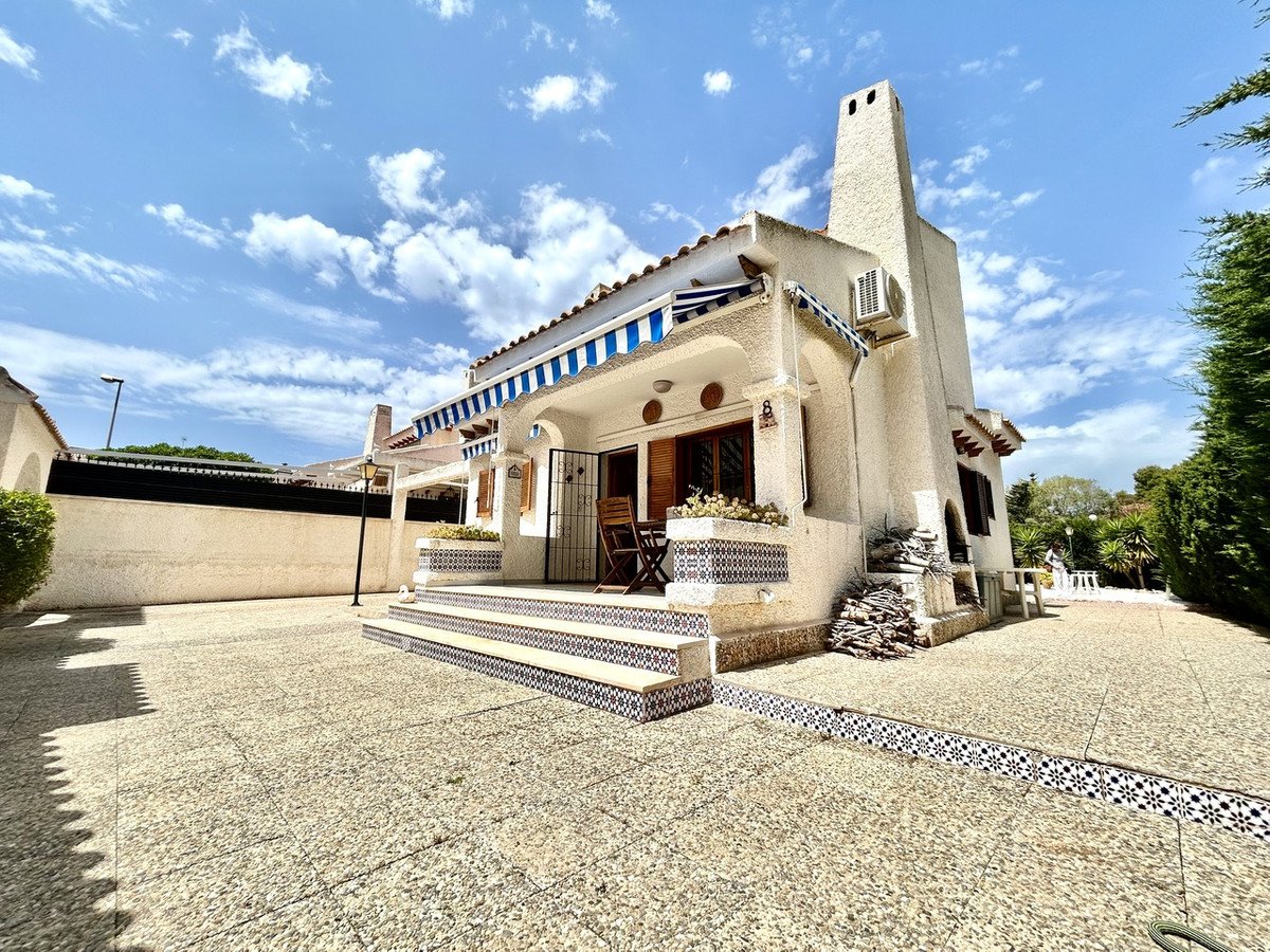 3 Bed Detached Villa in La Zenia