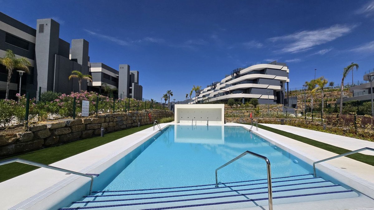 3 Bed Ground Floor Apartment in New Golden Mile