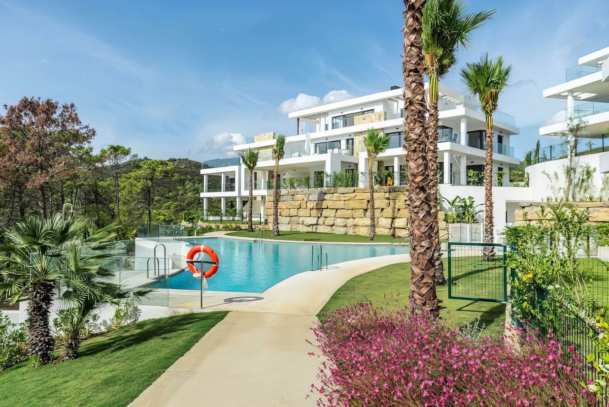 2 Bed Middle Floor Apartment in Selwo