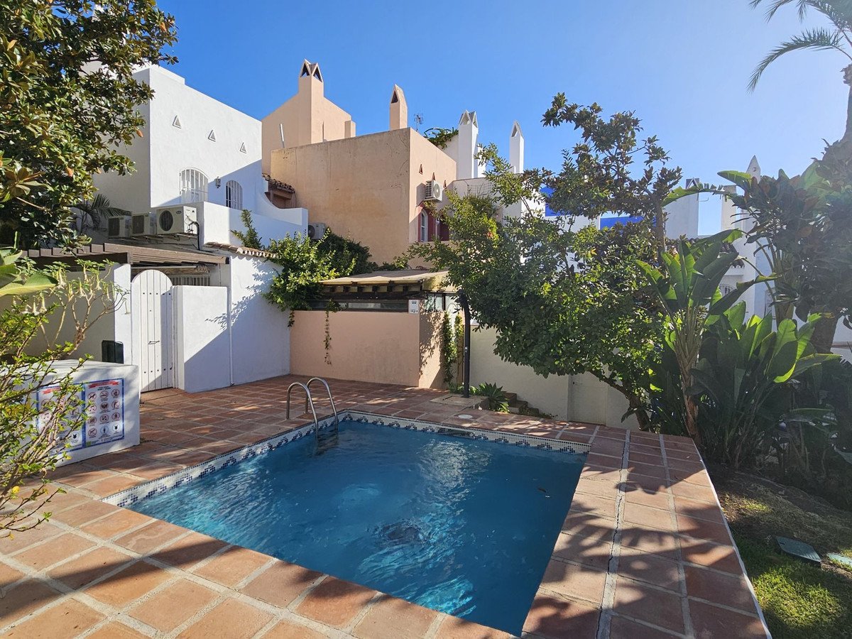 5 Bed Townhouse in Nueva Andalucía