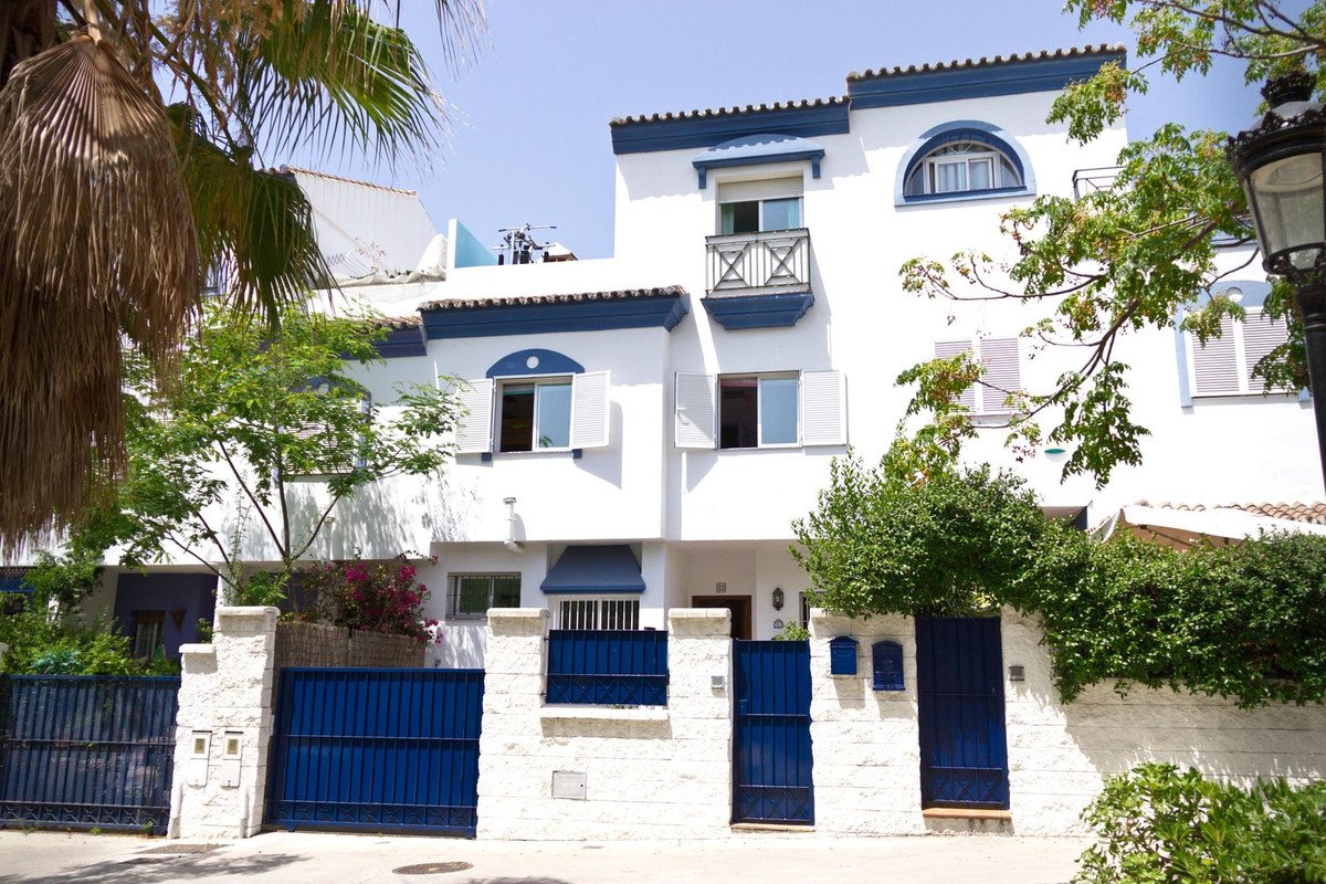 5 Bed Townhouse in San Pedro de Alcántara