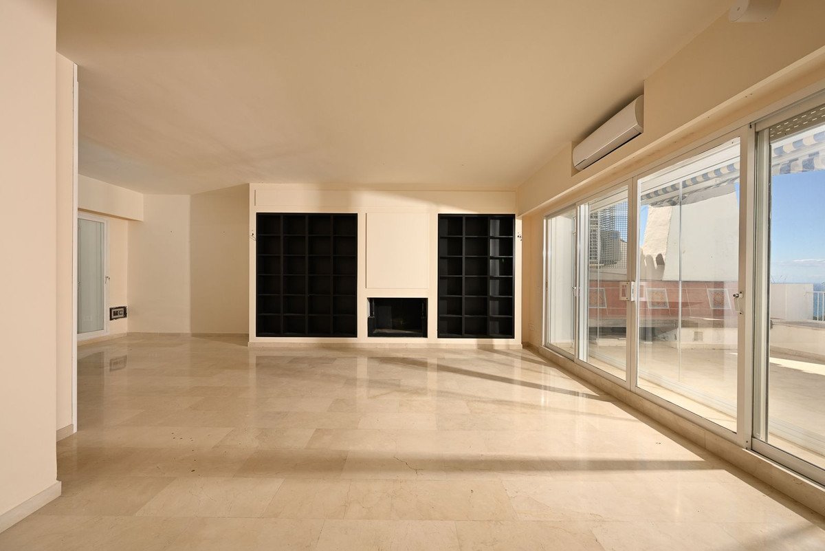 3 Bed Middle Floor Apartment in Río Real