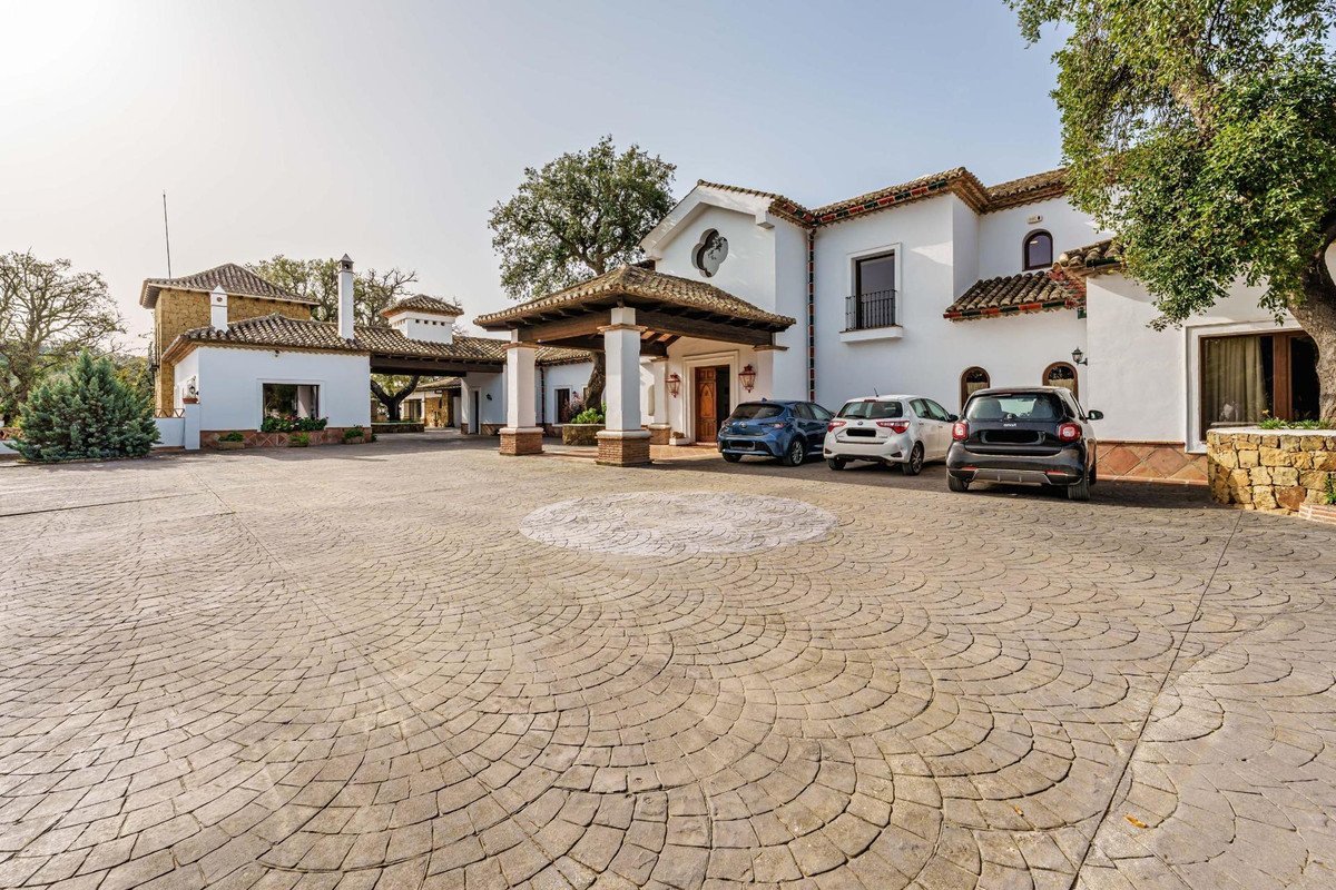 7 Bed Detached Villa in La Mairena