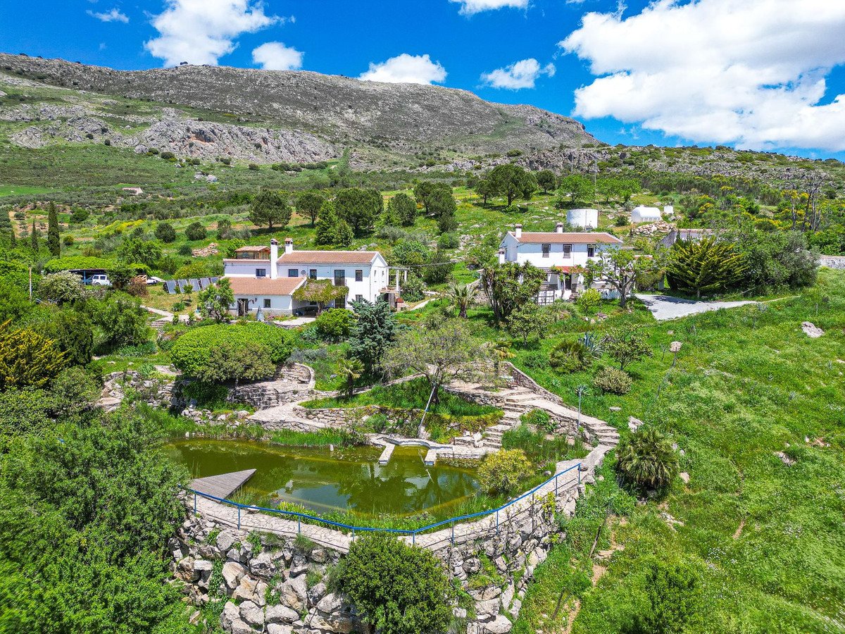 5 Bed Finca - Cortijo in Periana