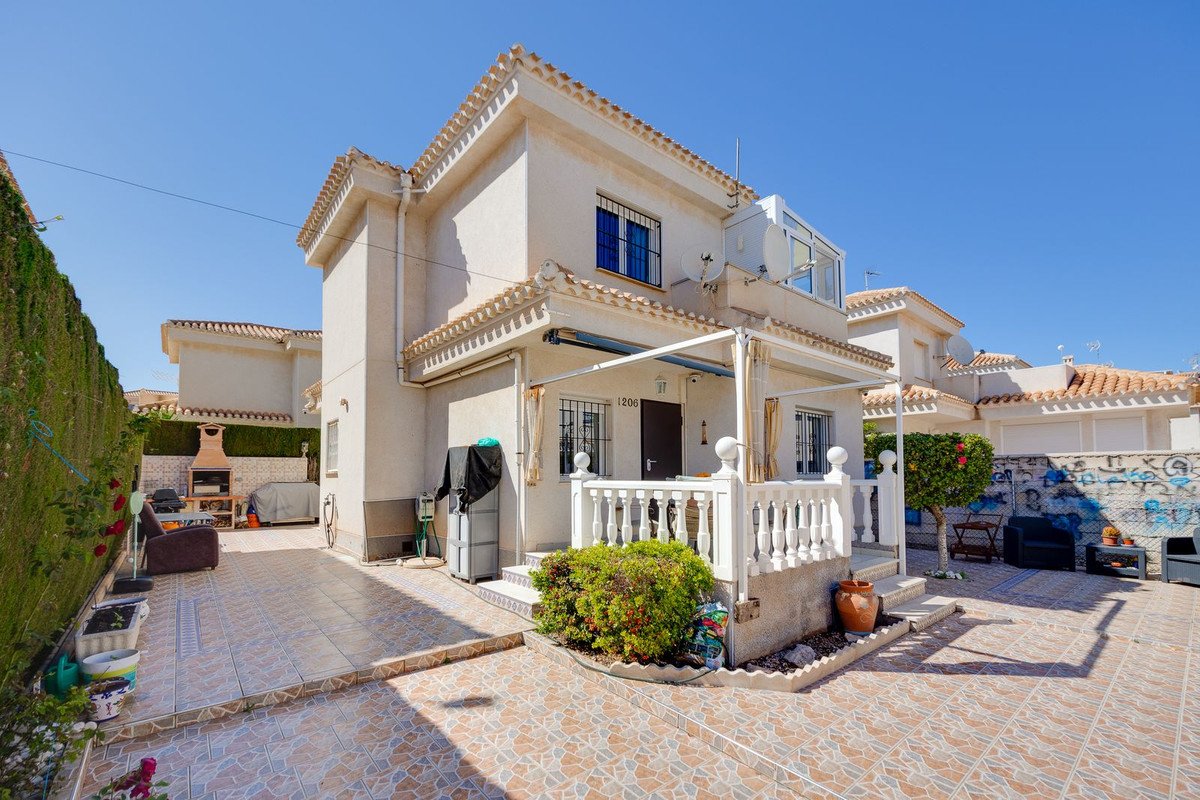 3 Bed Detached Villa in Orihuela Costa