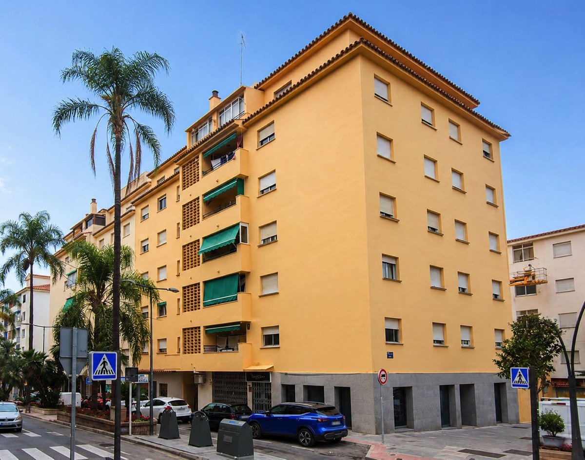 3 Bed Middle Floor Apartment in Marbella