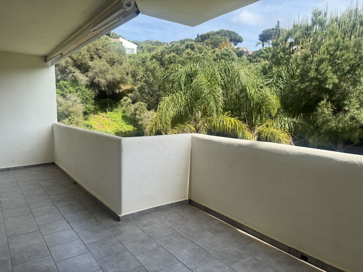 2 Bed Middle Floor Apartment in Elviria