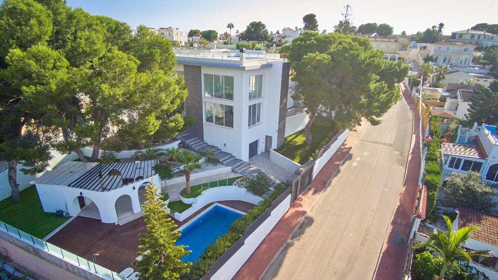 6 Bed Detached Villa in Los Balcones