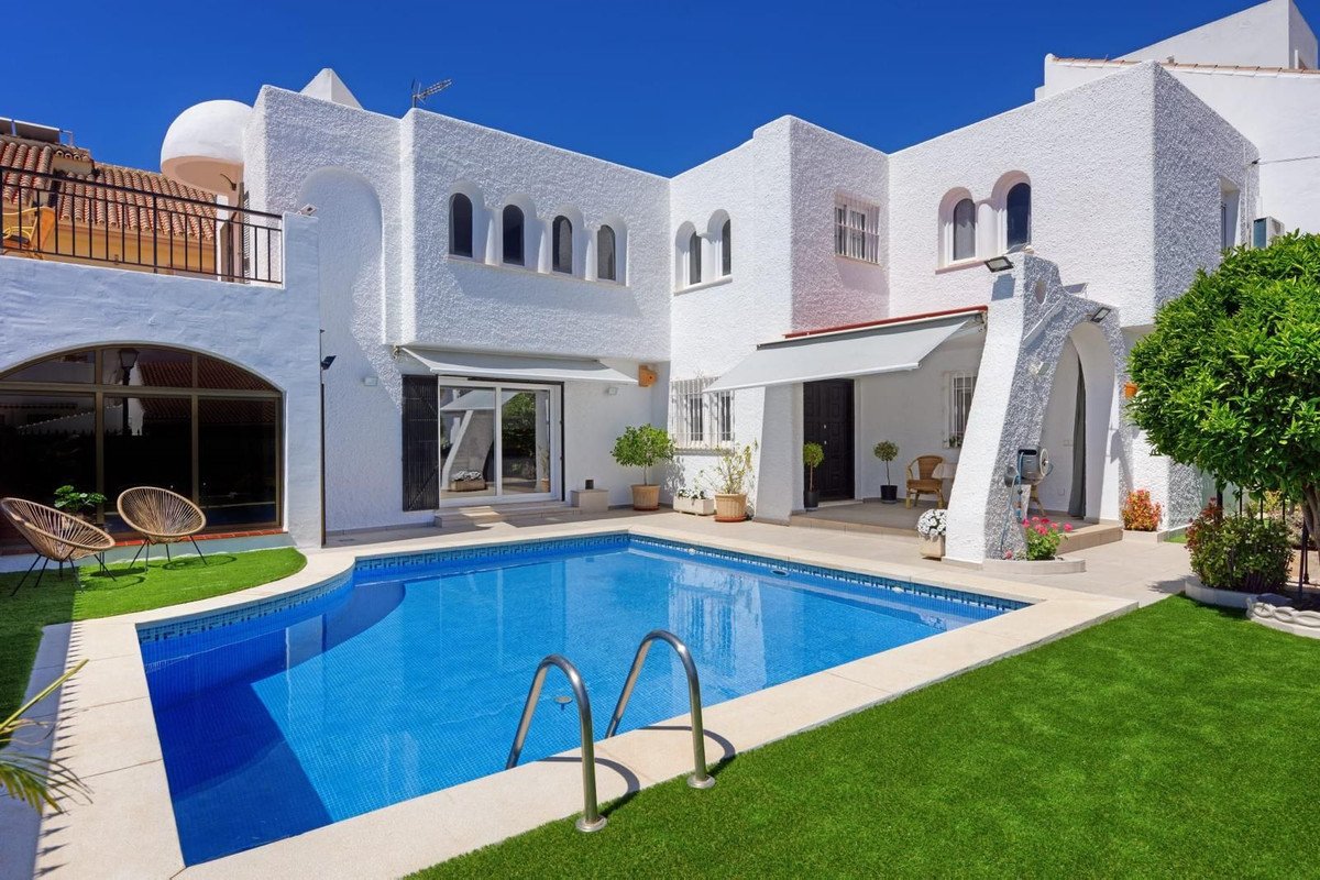 3 Bed Detached Villa in Los Pacos