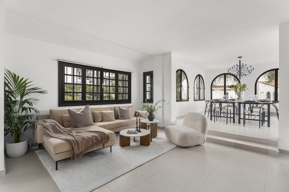 3 Bed Middle Floor Apartment in Nueva Andalucía