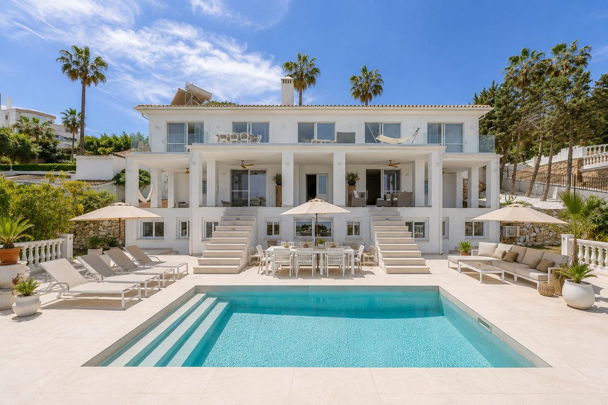 5 Bed Detached Villa in Torrequebrada
