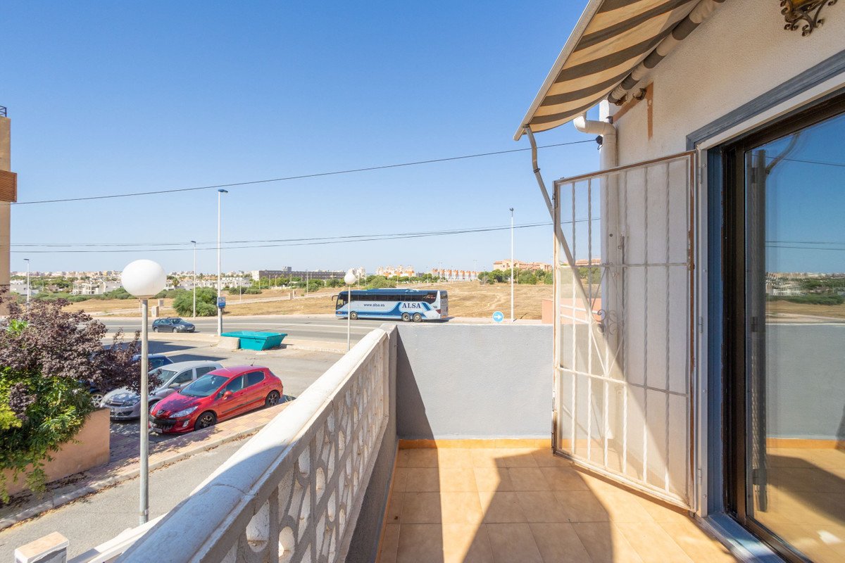 2 Bed Townhouse in Torrevieja