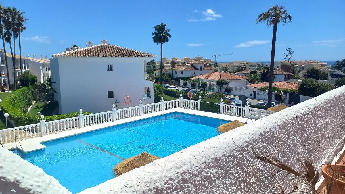 2 Bed Middle Floor Apartment in El Faro