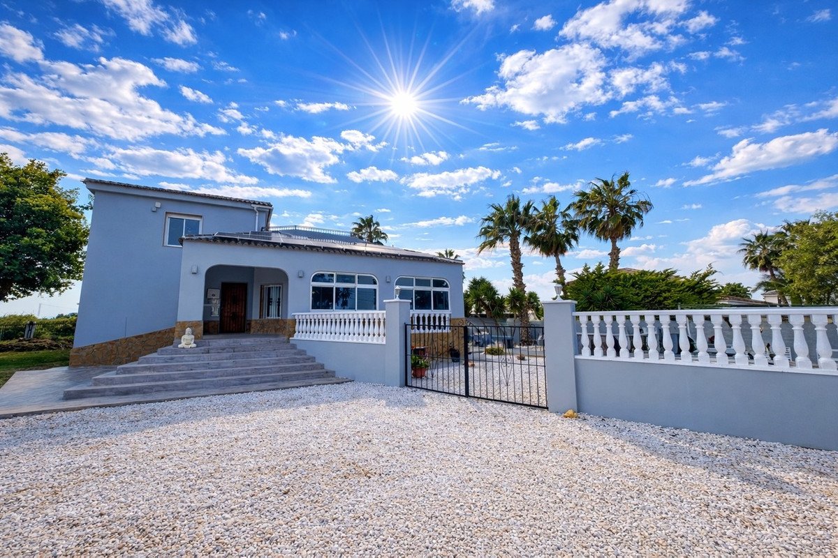 4 Bed Detached Villa in Catral