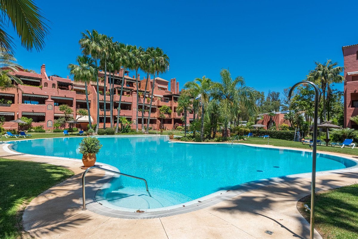 2 Bed Ground Floor Apartment in Guadalmina Baja