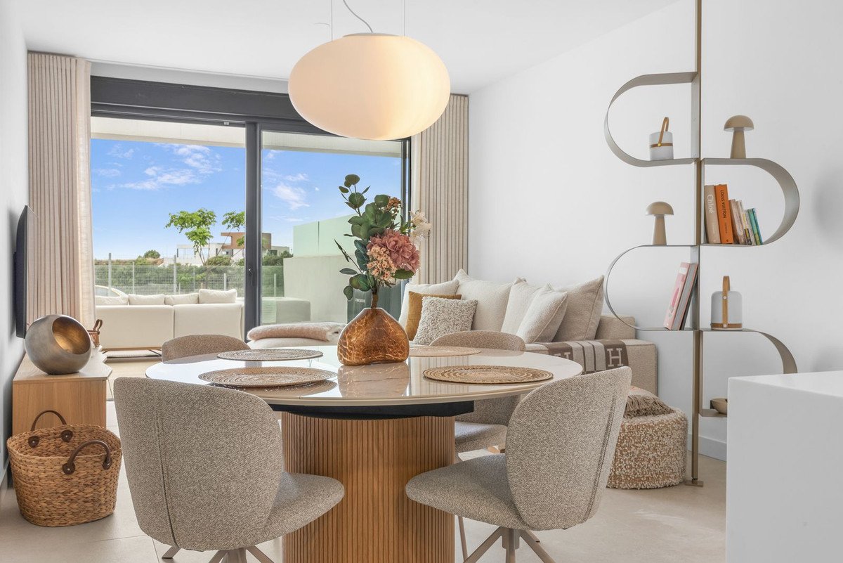 2 Bed Ground Floor Apartment in Altos de los Monteros