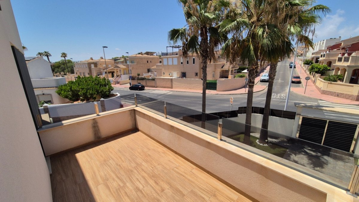 4 Bed Detached Villa in Torrevieja