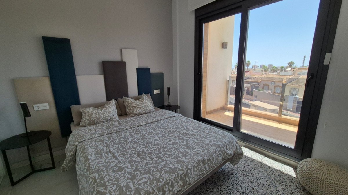 4 Bed Detached Villa in Torrevieja
