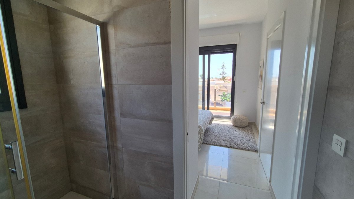 4 Bed Detached Villa in Torrevieja