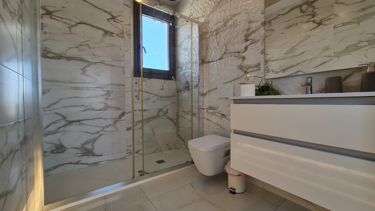 4 Bed Detached Villa in Torrevieja