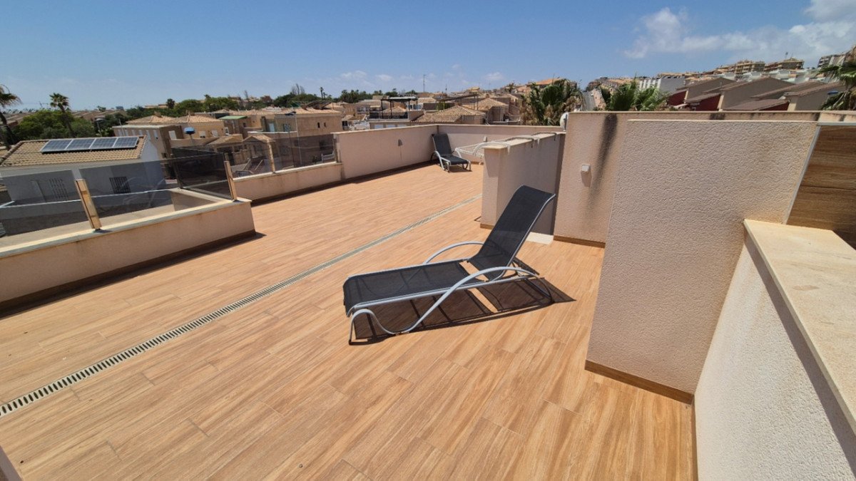 4 Bed Detached Villa in Torrevieja