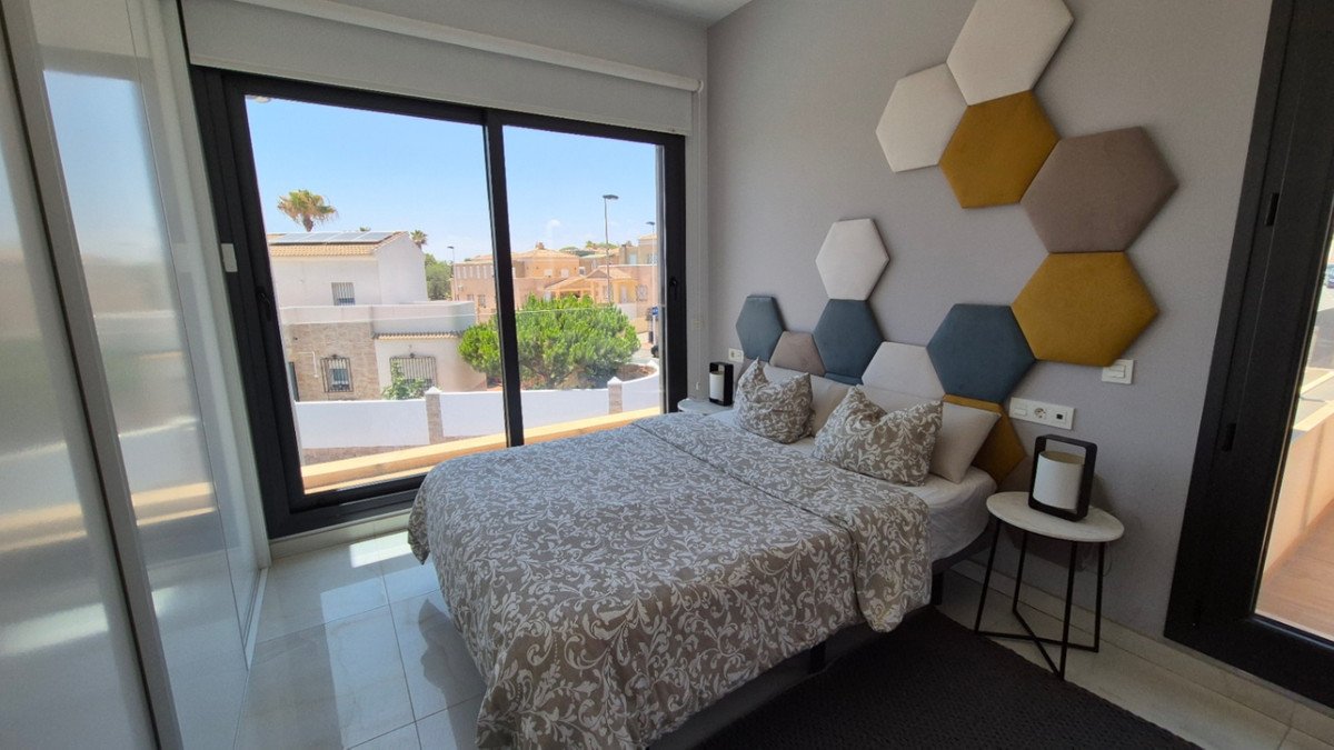 4 Bed Detached Villa in Torrevieja