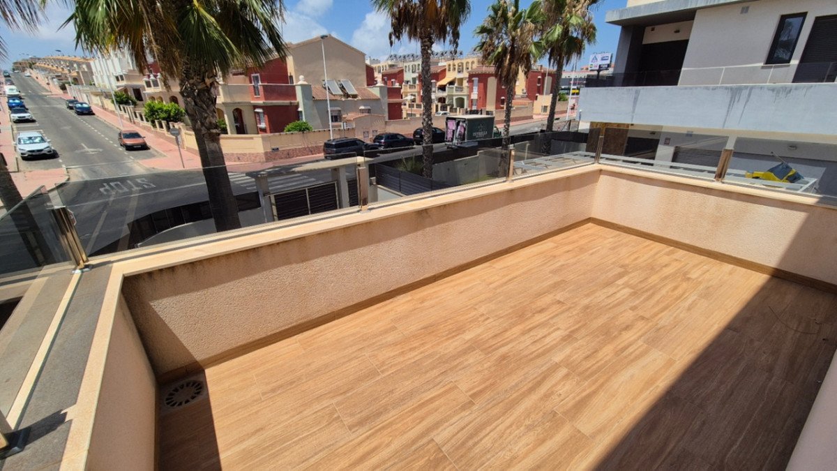 4 Bed Detached Villa in Torrevieja