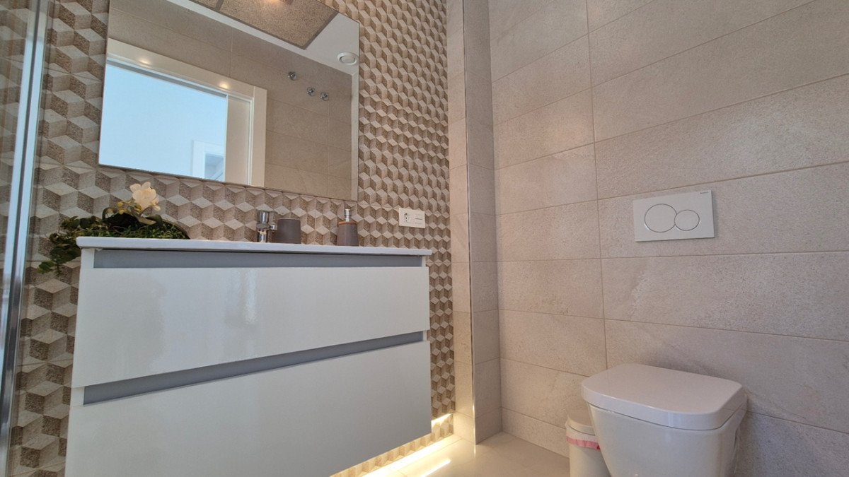 4 Bed Detached Villa in Torrevieja