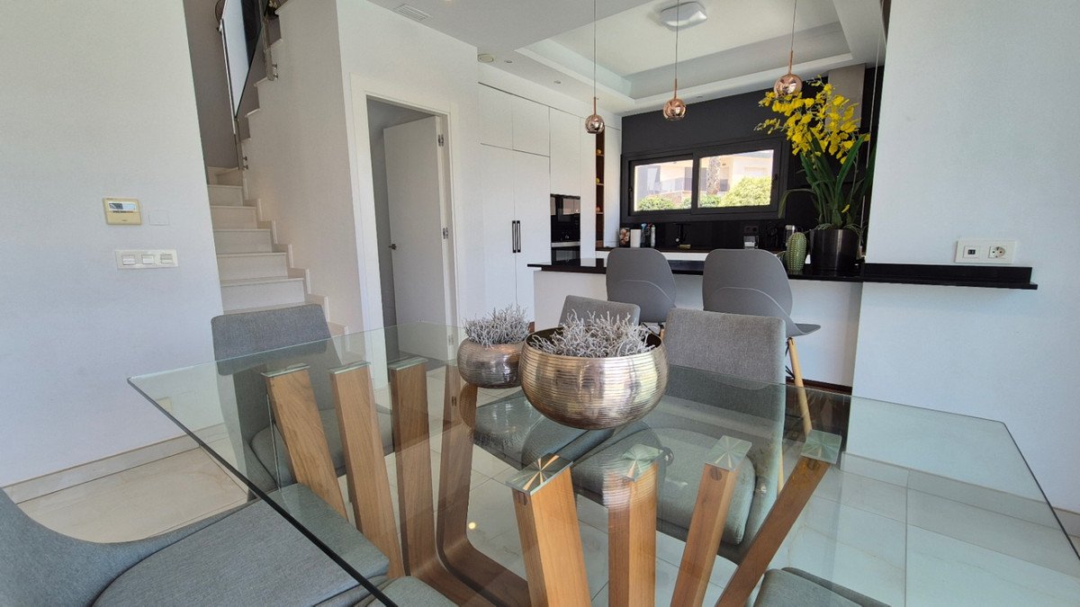 4 Bed Detached Villa in Torrevieja