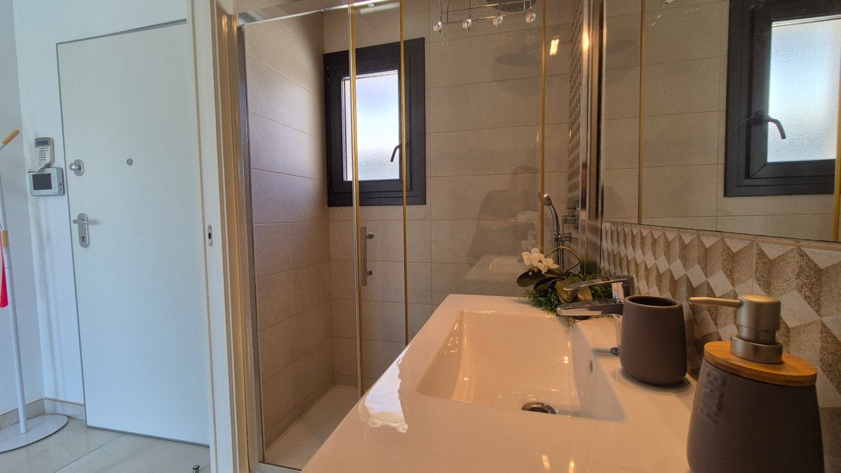 4 Bed Detached Villa in Torrevieja