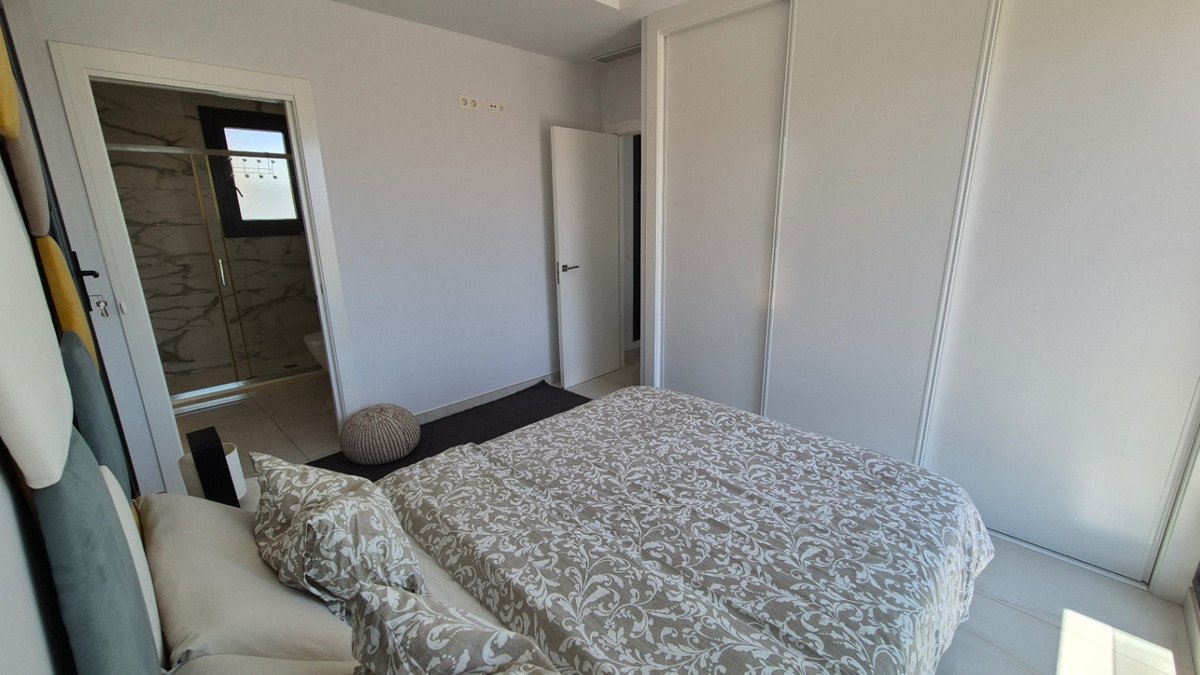 4 Bed Detached Villa in Torrevieja