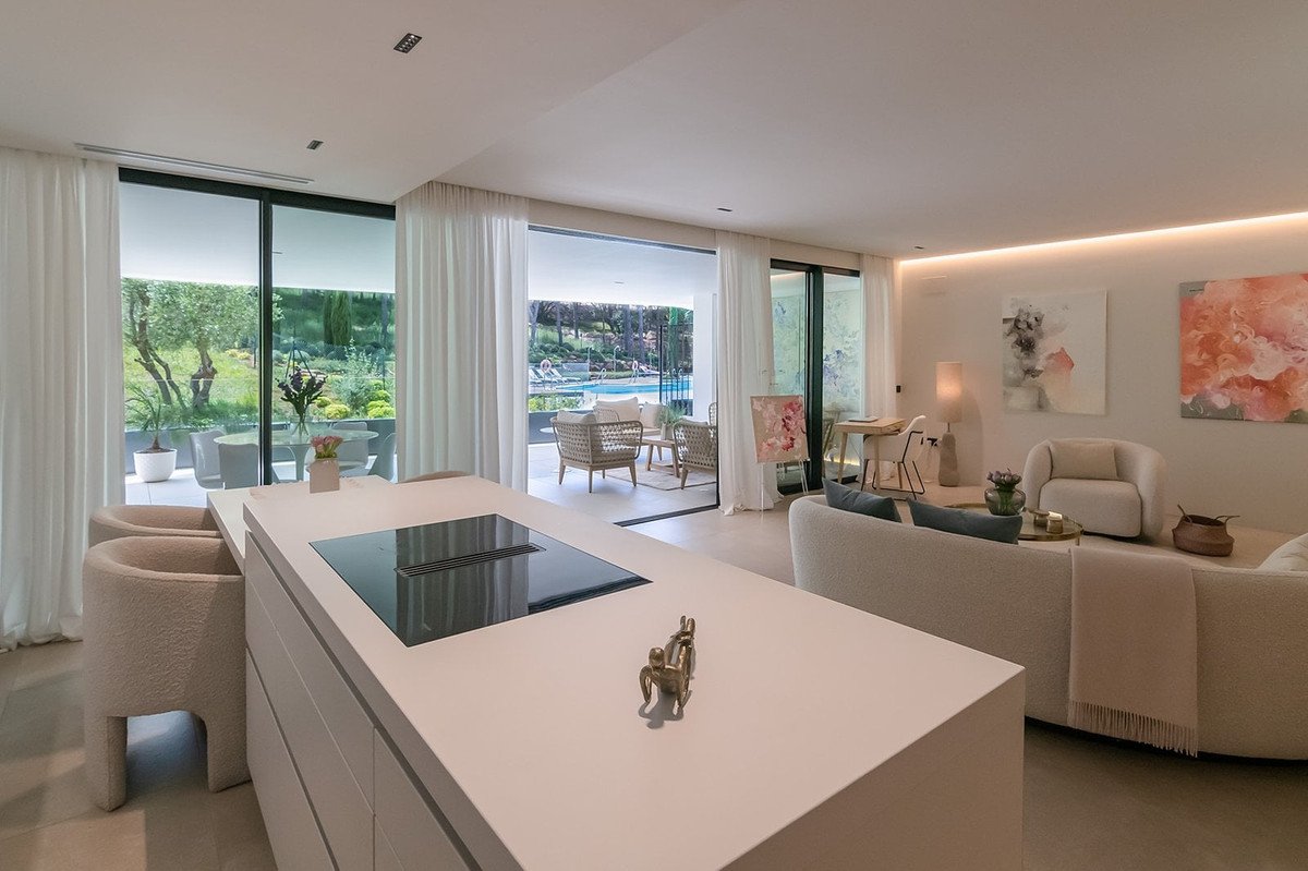 2 Bed Middle Floor Apartment in Sotogrande