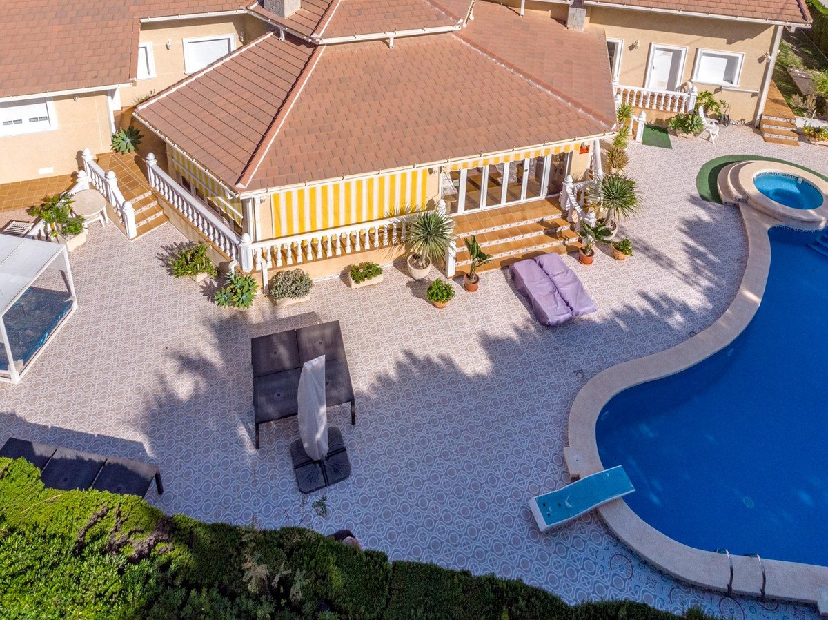 3 Bed Detached Villa in Cabo Roig