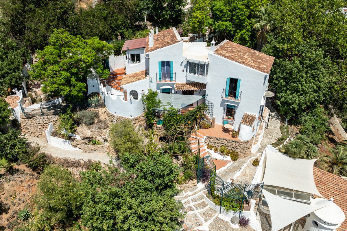 6 Bed Detached Villa in Frigiliana