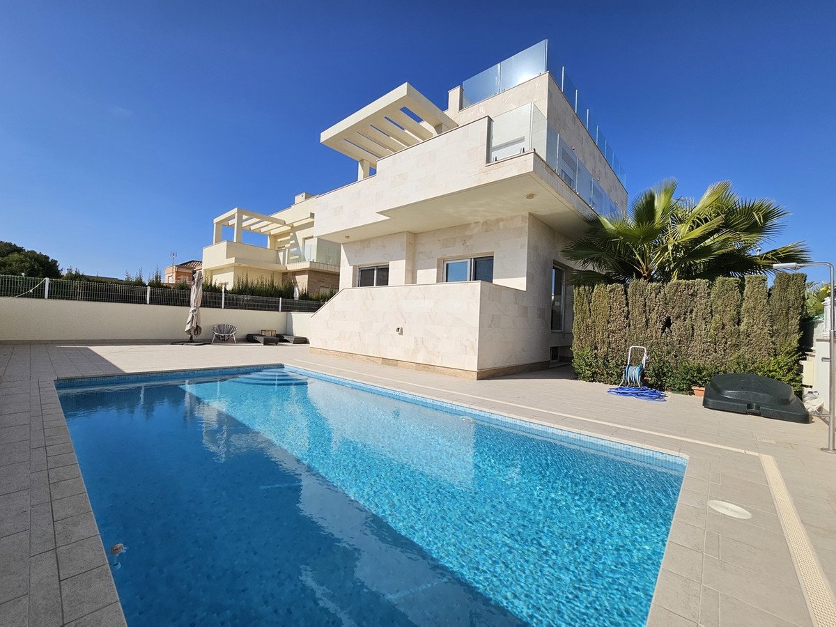 5 Bed Detached Villa in Orihuela Costa