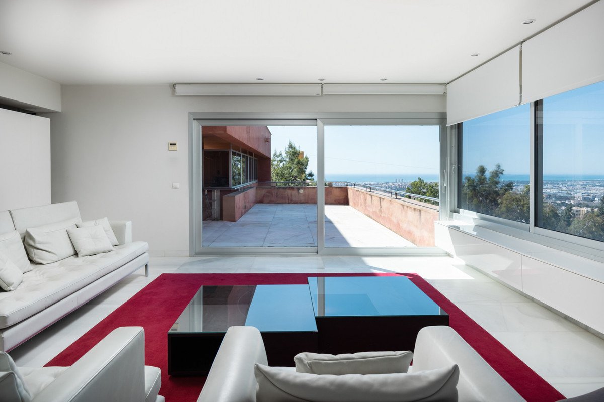 4 Bed Detached Villa in El Atabal